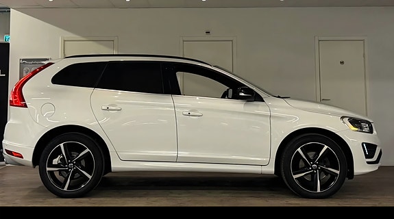 Volvo XC60 2 of 7