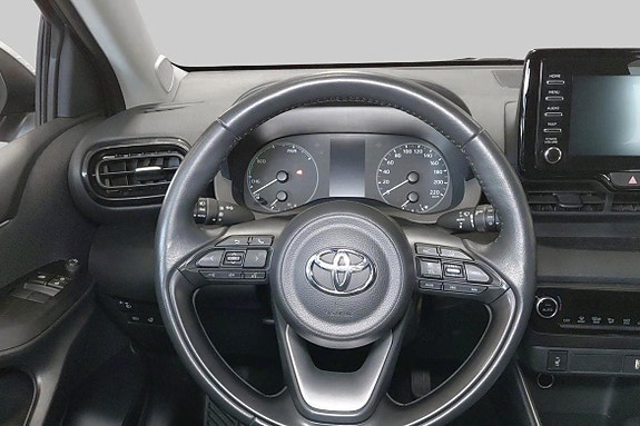 Toyota Yaris 8 of 11