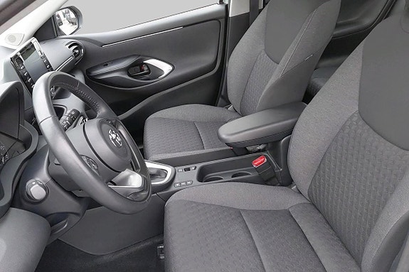 Toyota Yaris 9 of 11