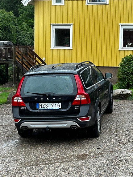 Volvo XC70 2 of 4