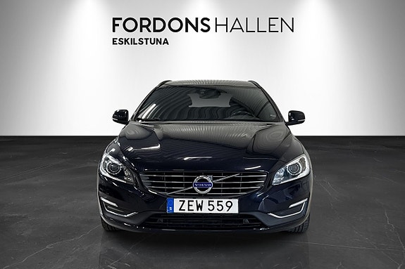 Volvo V60 2 of 21