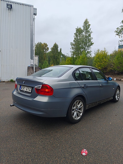 BMW 320d 4 of 5