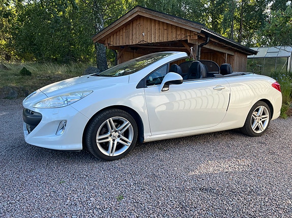 Peugeot 308 2 of 8