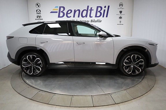 Mazda CX-6e 22 of 30