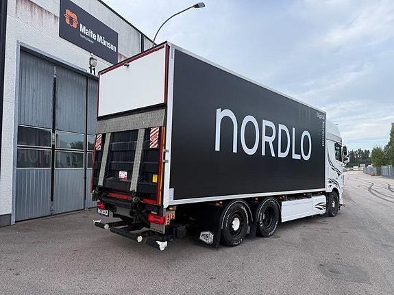 DAF XF460 6x2 skåpbil 3 of 12