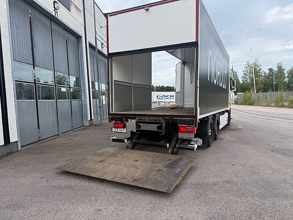 DAF XF460 6x2 skåpbil 5 of 12