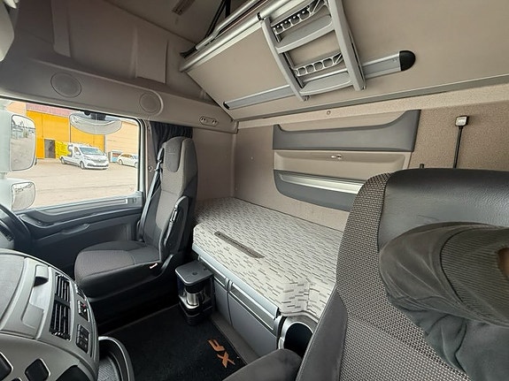 DAF XF460 6x2 skåpbil 7 of 12