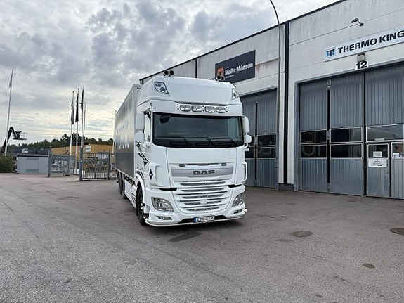 DAF XF460 6x2 skåpbil 2 of 12