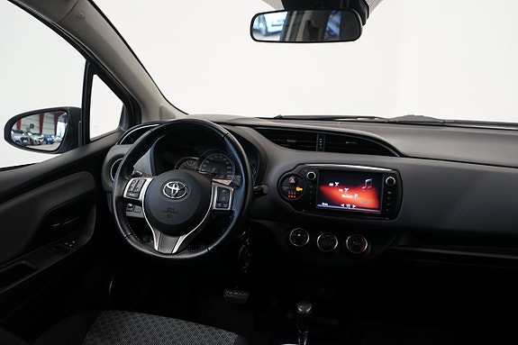 Toyota Yaris 5 of 10