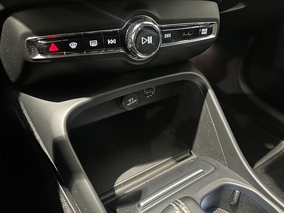 Volvo XC40 17 of 17