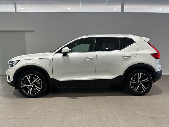 Volvo XC40 5 of 17