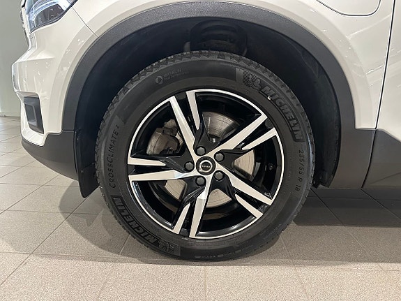 Volvo XC40 3 of 16