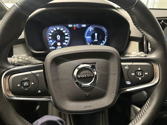 Volvo XC40 16 of 17