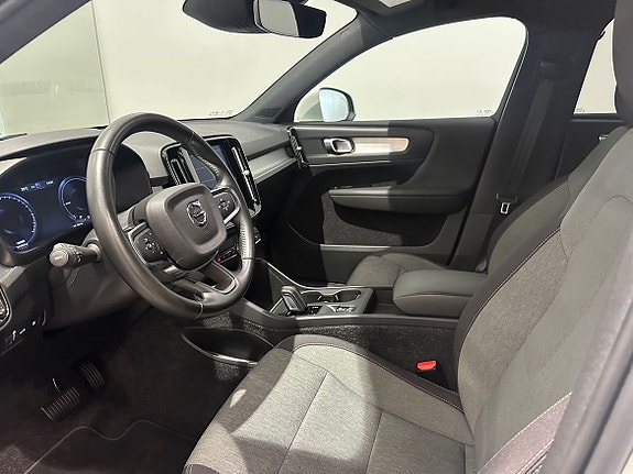 Volvo XC40 13 of 17