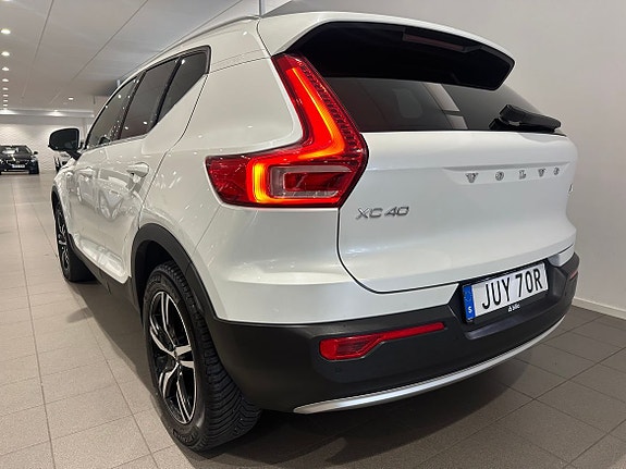 Volvo XC40 6 of 17