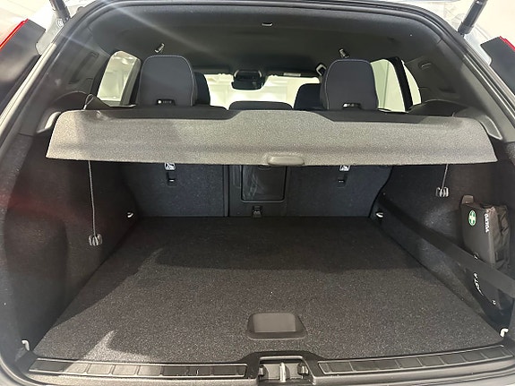 Volvo XC40 8 of 17