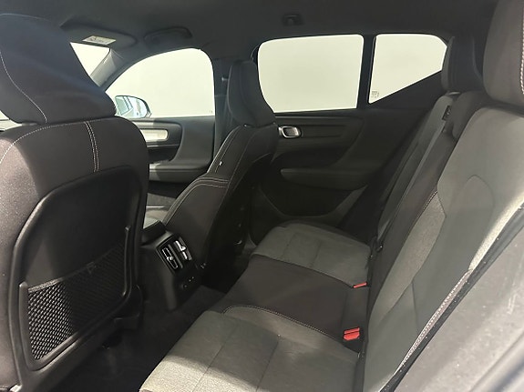 Volvo XC40 12 of 17