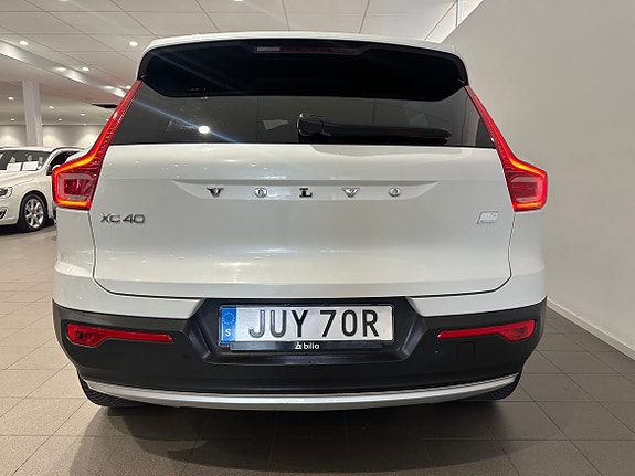 Volvo XC40 7 of 17
