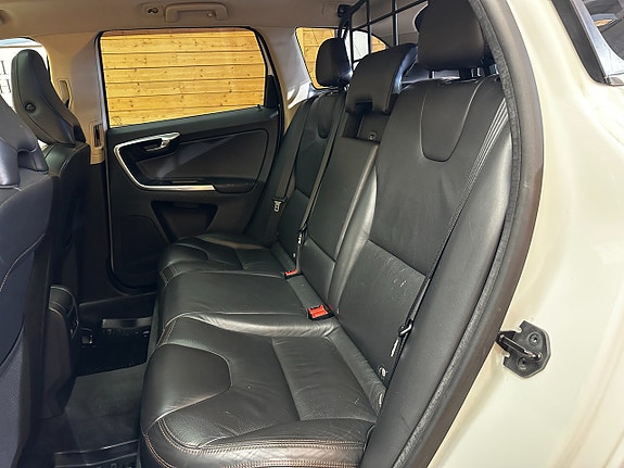 Volvo XC60 16 of 24