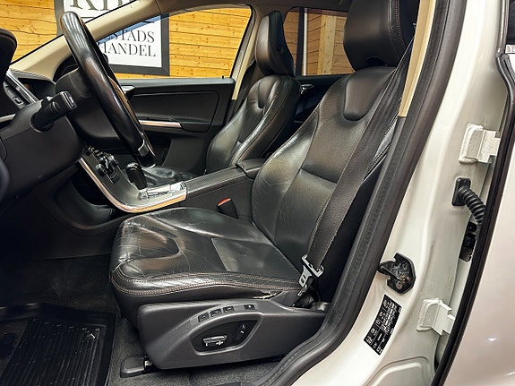 Volvo XC60 14 of 24