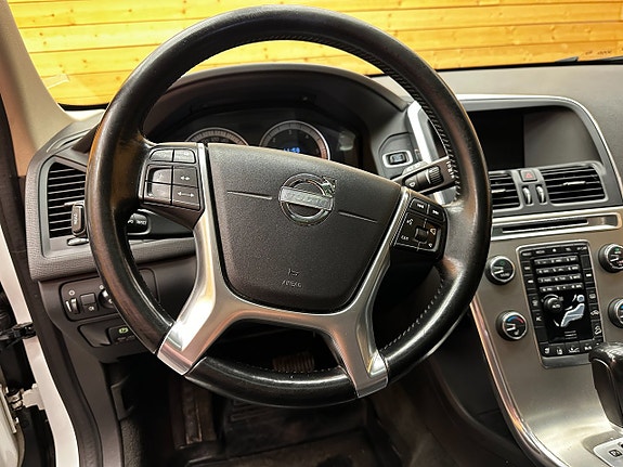 Volvo XC60 11 of 24