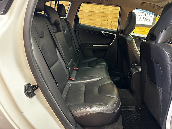 Volvo XC60 18 of 24