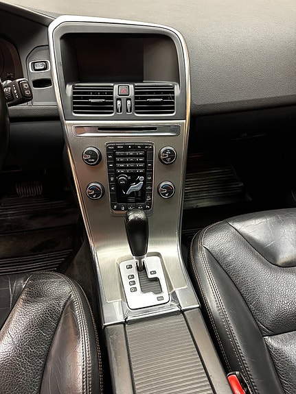 Volvo XC60 12 of 24