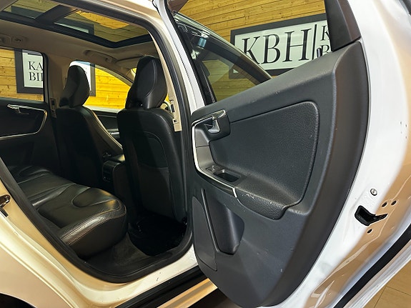 Volvo XC60 17 of 24