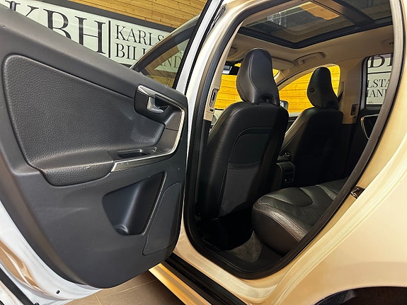 Volvo XC60 15 of 24