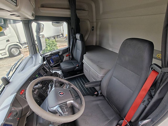 Scania R450 6x2*4 Fjärrbil 8 of 8