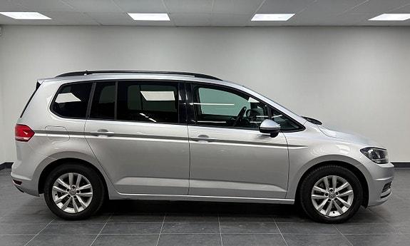 Volkswagen Touran 3 of 19