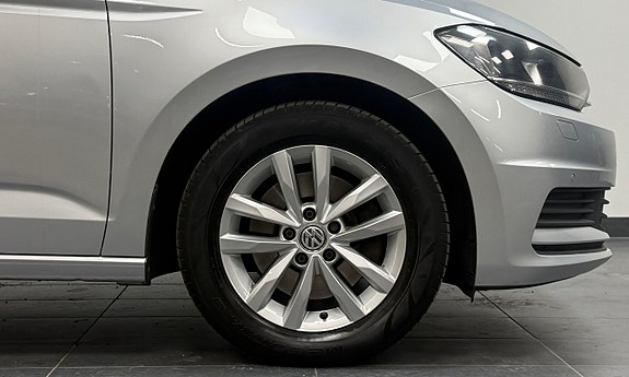 Volkswagen Touran 4 of 19