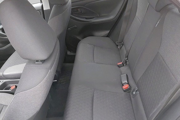 Toyota Yaris 8 of 11