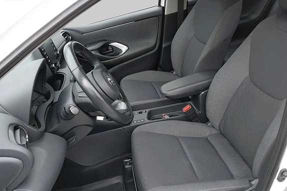 Toyota Yaris 7 of 11