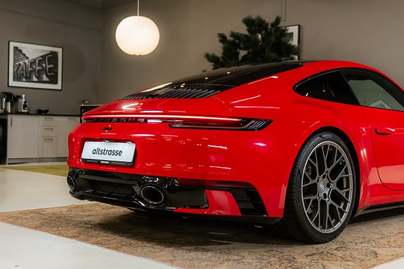 Porsche 911 Carrera S 10 of 30
