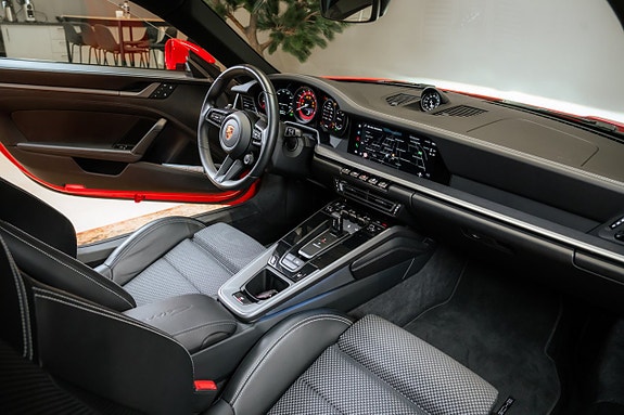 Porsche 911 Carrera S 27 of 30