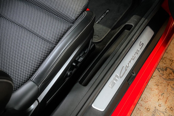 Porsche 911 Carrera S 30 of 30