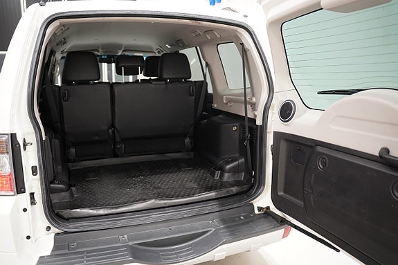 Mitsubishi Pajero 21 of 21