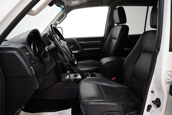 Mitsubishi Pajero 7 of 21