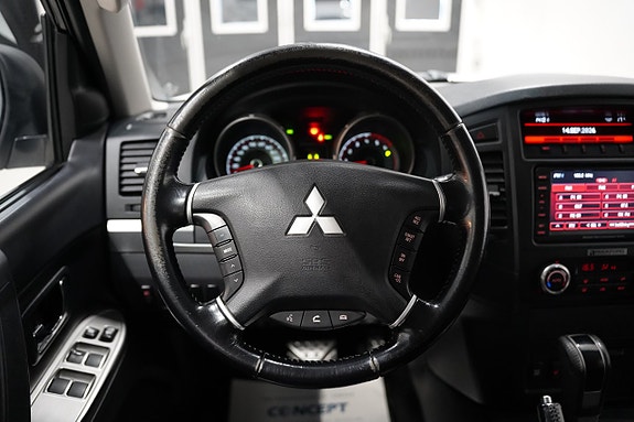 Mitsubishi Pajero 12 of 21