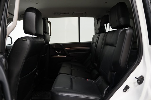 Mitsubishi Pajero 19 of 21