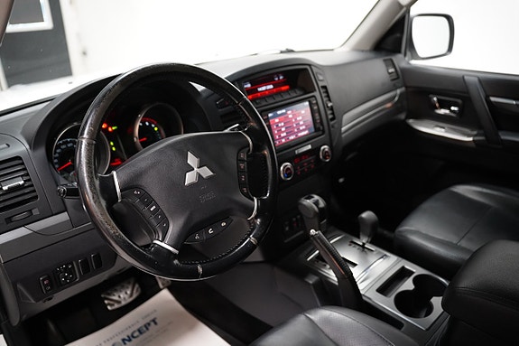 Mitsubishi Pajero 6 of 21