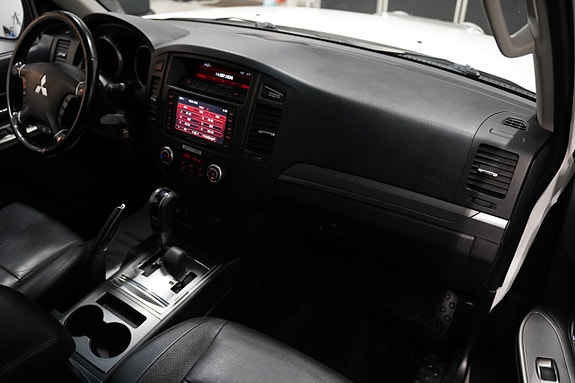 Mitsubishi Pajero 9 of 21