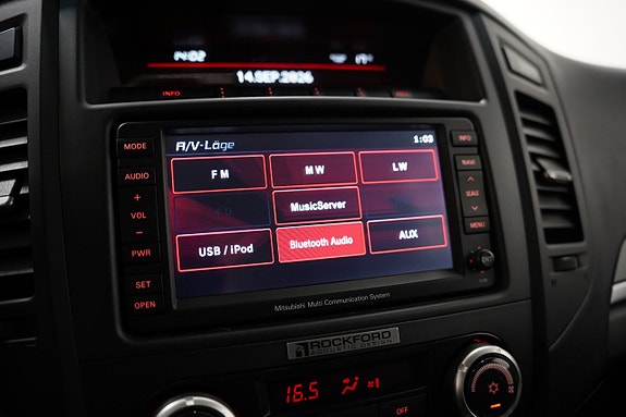 Mitsubishi Pajero 18 of 21