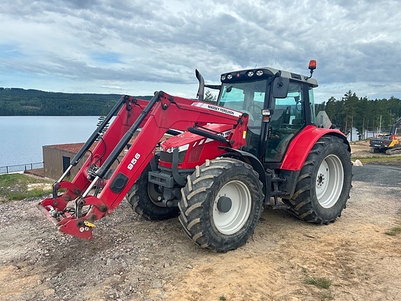 Traktor med lastare MASSEY FERGUSON Dyna-6