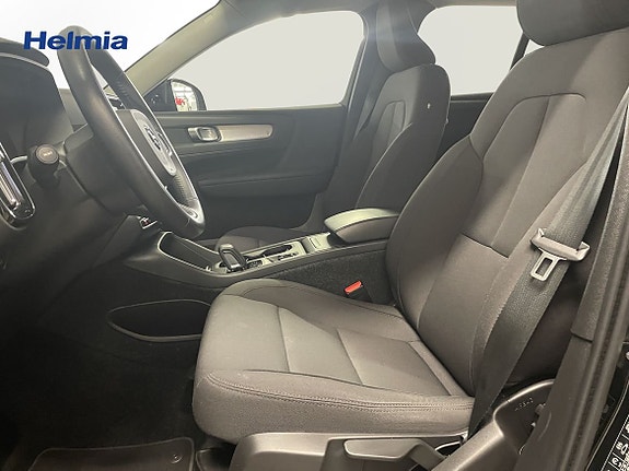 Volvo XC40 9 of 15