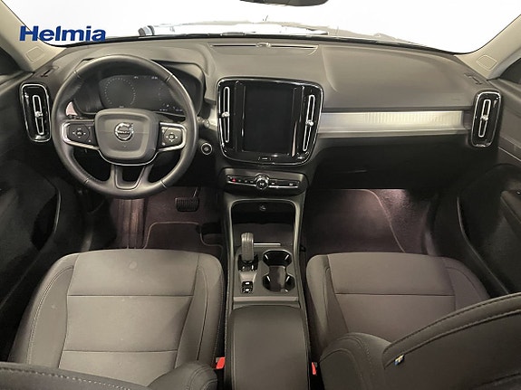 Volvo XC40 10 of 15