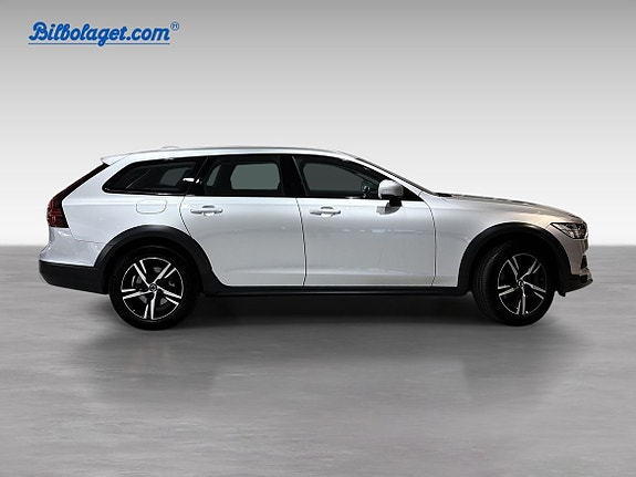 Volvo V90 Cross Country 3 of 8