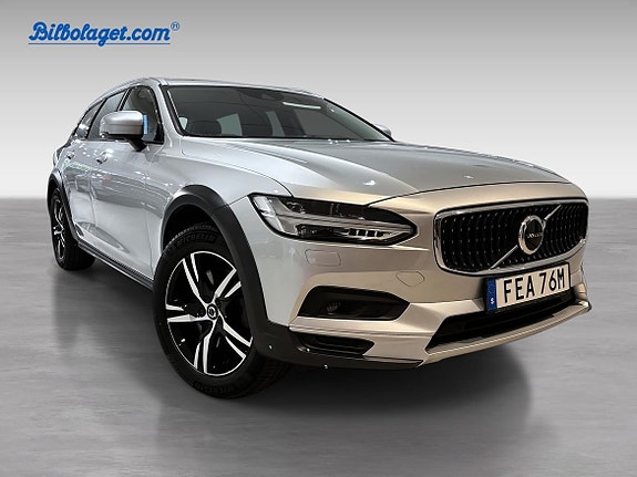 Volvo V90 Cross Country 2 of 8