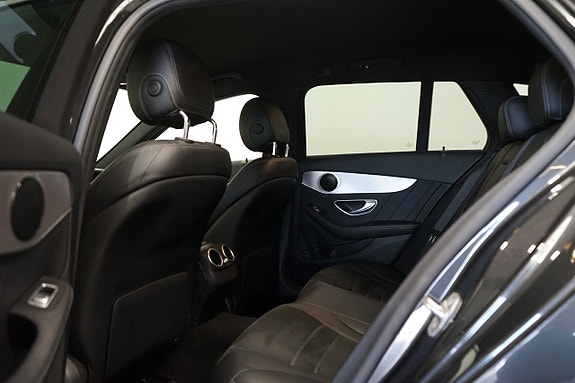 Mercedes-Benz C300 9 of 11